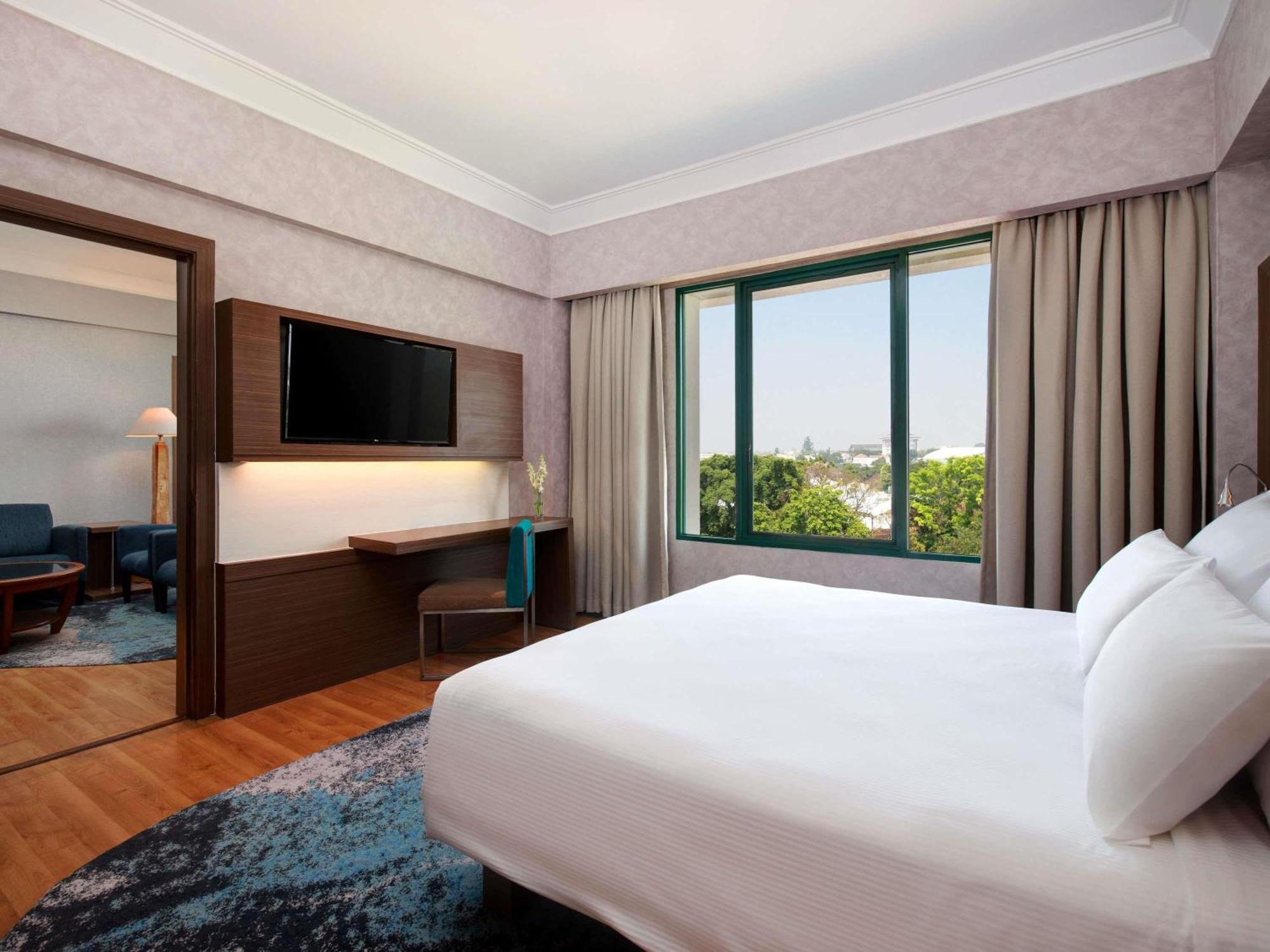 Novotel Solo Eksteriør bilde
